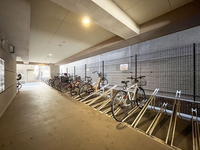 物件外観写真5　(駐輪場)