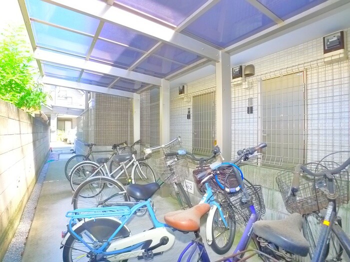 物件外観写真5　(駐輪場)