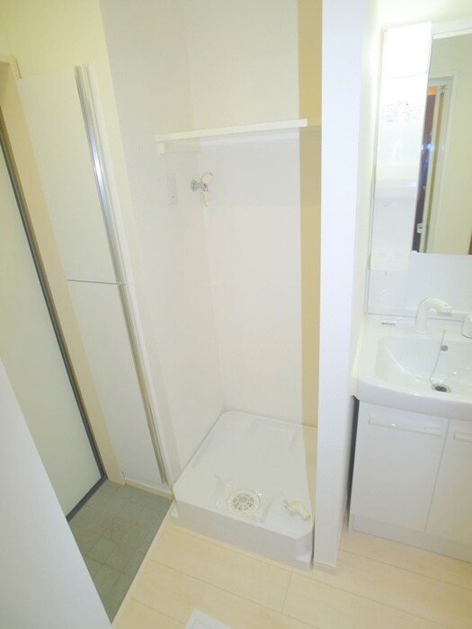 物件内観写真15　(洗濯機置場)