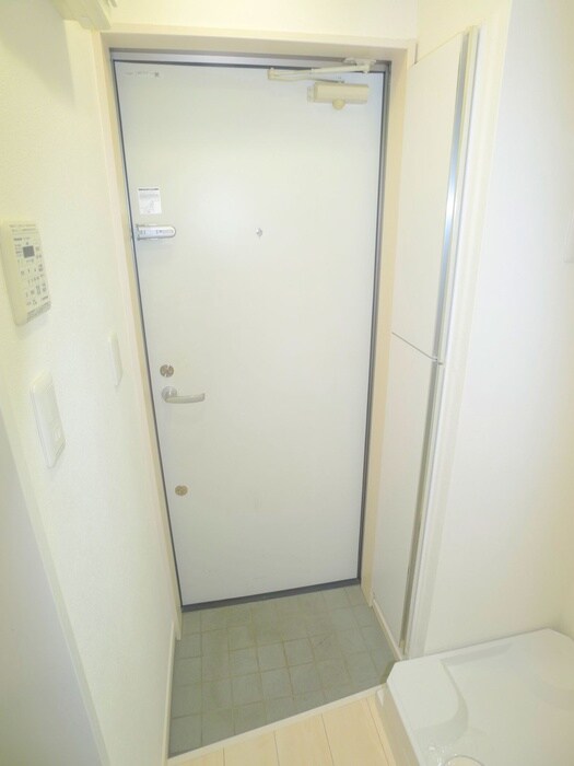 物件内観写真16　(玄関)