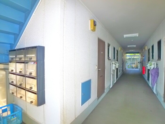 物件外観写真4　(エントランス部分)