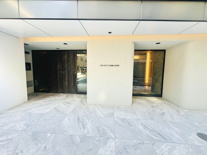 物件外観写真2　(エントランス部分)