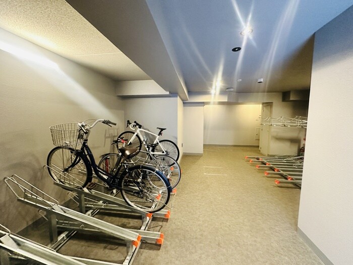 物件外観写真5　(駐輪場)