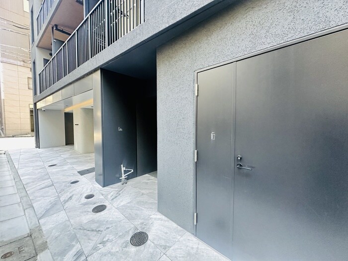 物件外観写真6　(エントランス部分)