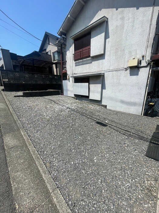 物件外観写真4　(駐車場)