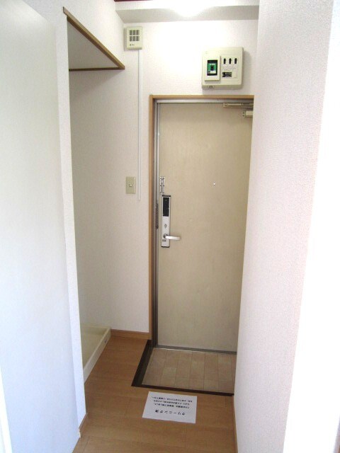 物件内観写真11　(玄関)