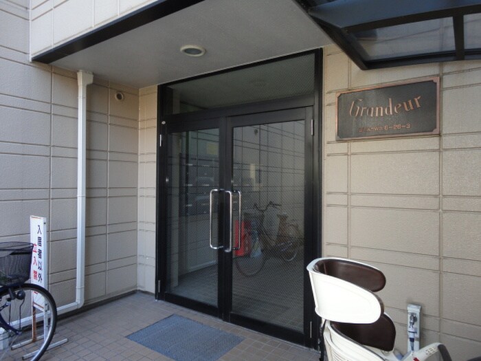 物件外観写真2　(エントランス部分)