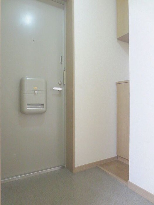 物件内観写真13　(玄関)