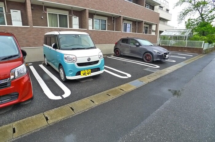 物件外観写真2　(駐車場)