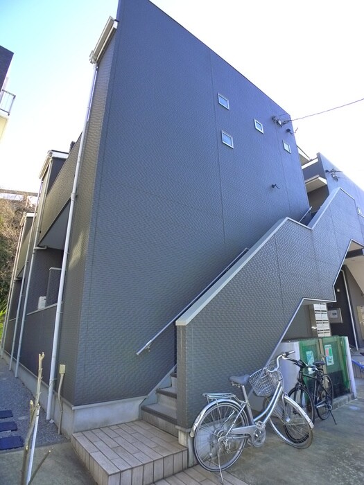 物件外観写真2　(エントランス部分)