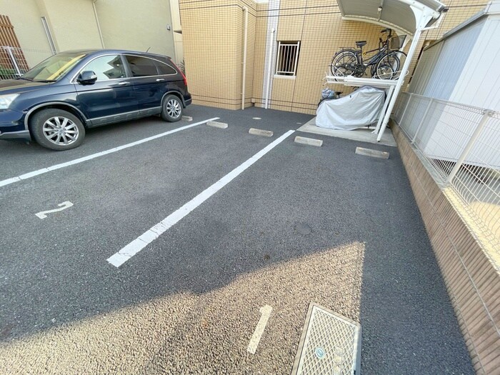 物件外観写真5　(駐車場)