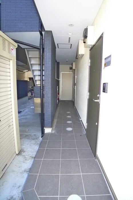 物件外観写真4　(エントランス部分)