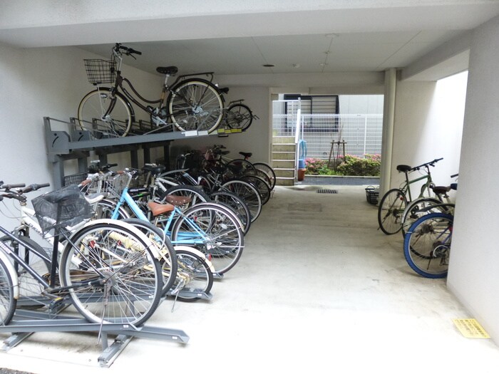 物件外観写真5　(駐輪場)