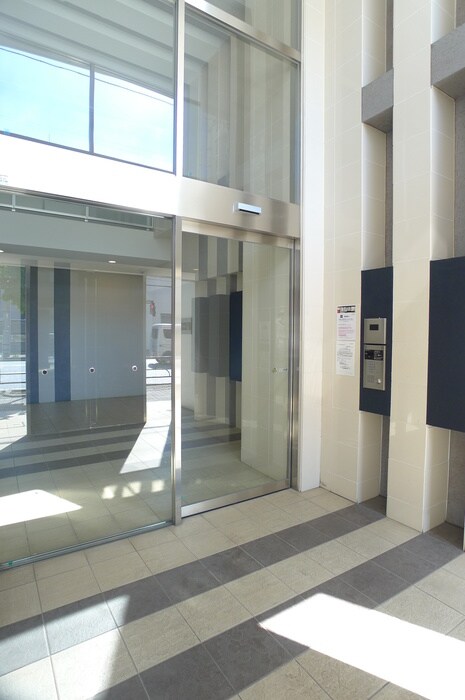 物件外観写真6　(エントランス部分)