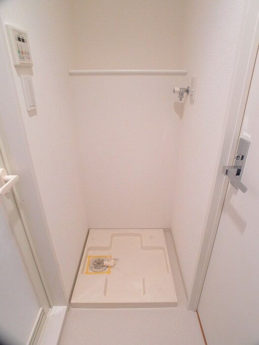 物件内観写真14　(洗濯機置場)