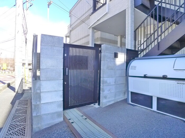 物件外観写真5　(エントランス部分)