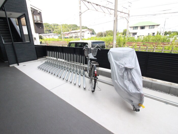 物件外観写真5　(駐輪場)