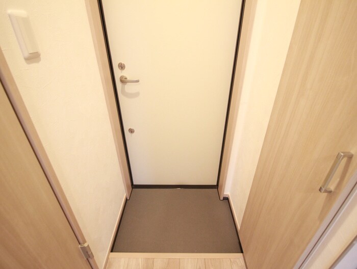 物件内観写真15　(玄関)