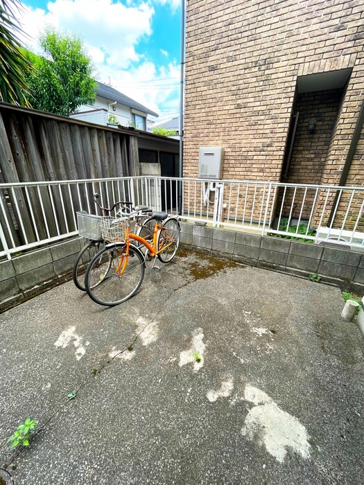 物件外観写真3　(駐輪場)