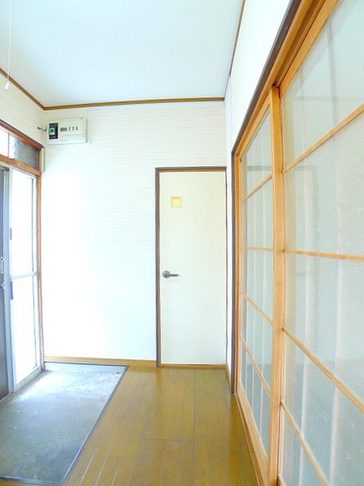 物件内観写真7　(玄関)