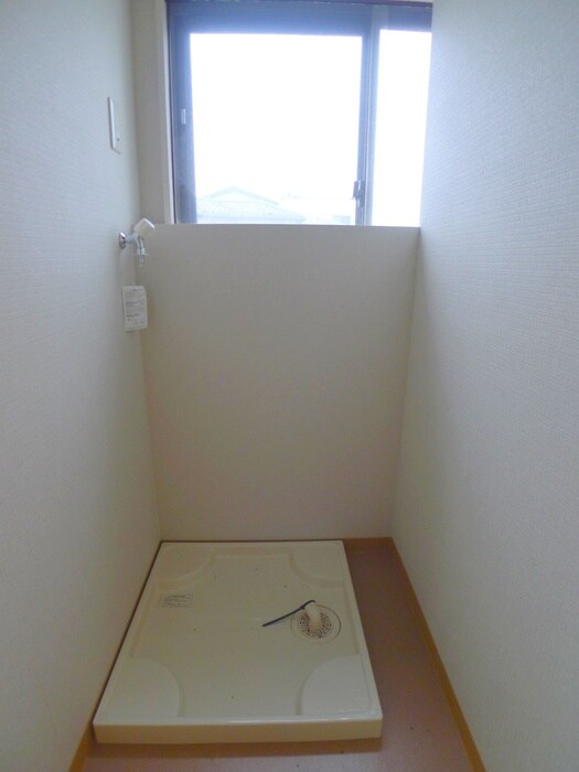 物件内観写真8　(洗濯機置場)