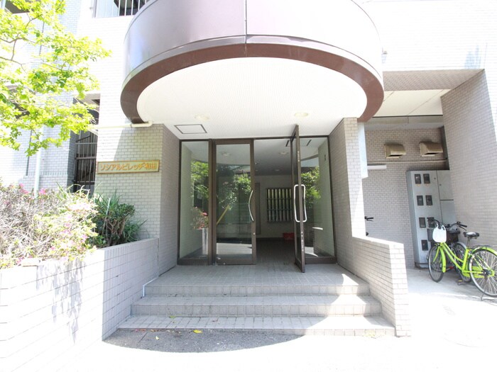 物件外観写真2　(エントランス部分)