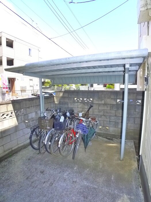 物件外観写真3　(駐輪場)