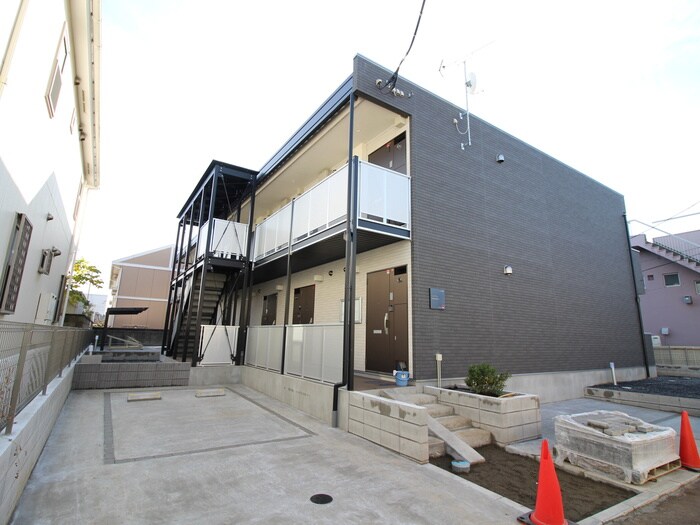 物件外観写真2　(エントランス部分)