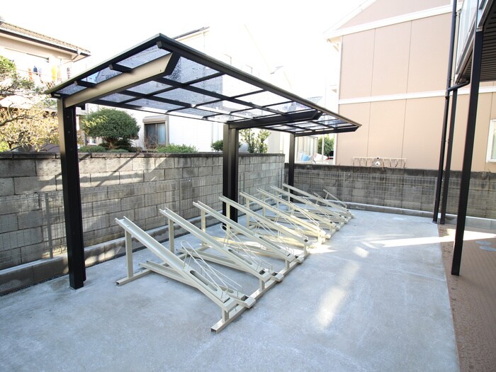 物件外観写真5　(駐輪場)