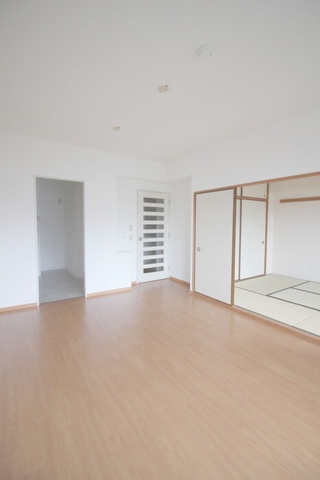 物件内観写真4　(居室)