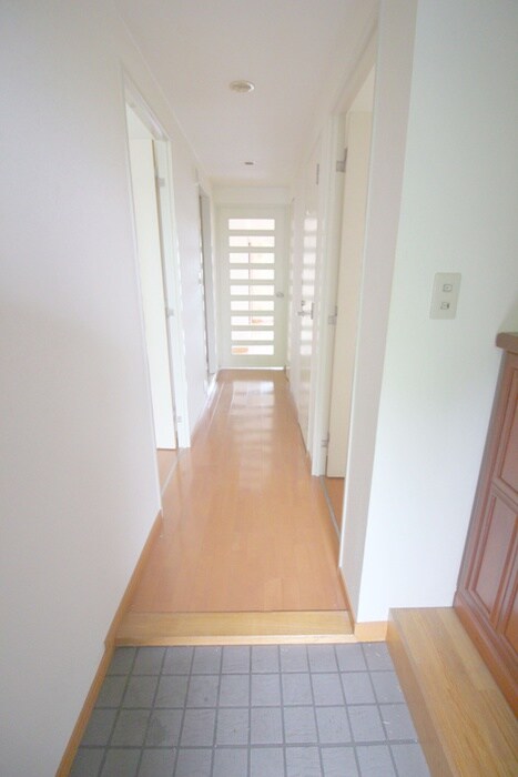 物件内観写真12　(廊下)
