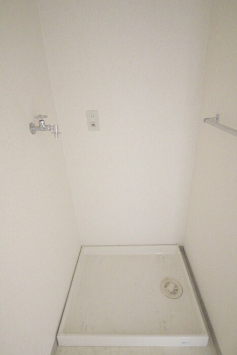 物件内観写真16　(洗濯機置場)