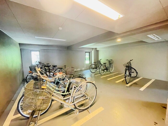 物件外観写真5　(駐輪場)