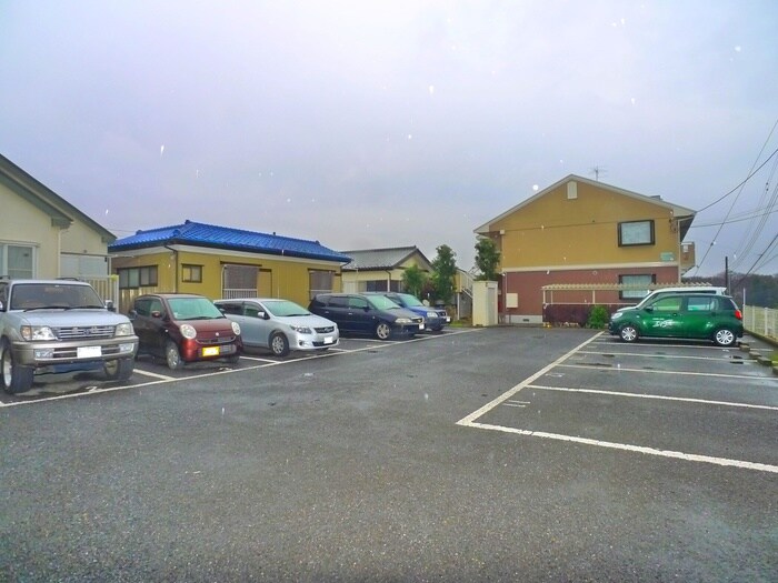 物件外観写真2　(駐車場)