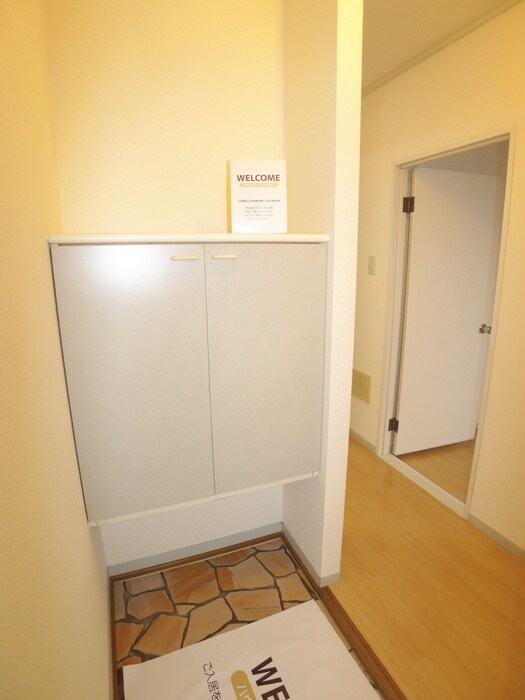 物件内観写真7　(玄関)