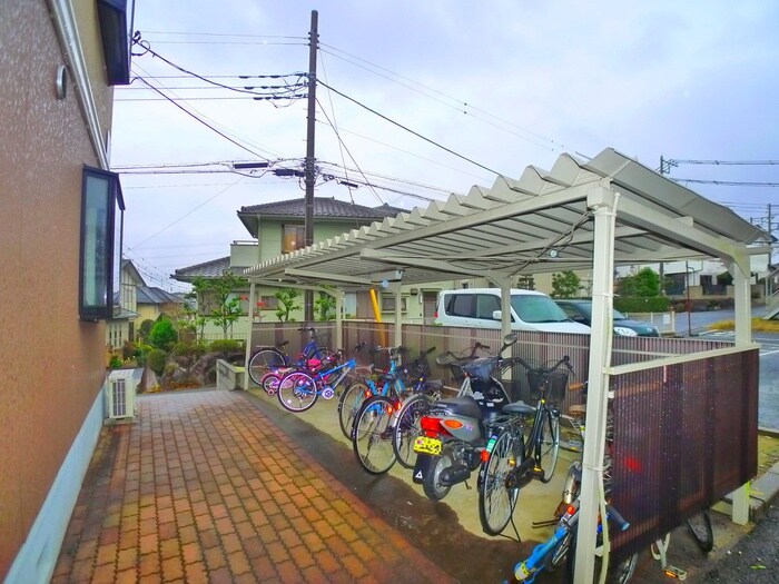物件外観写真3　(駐輪場)