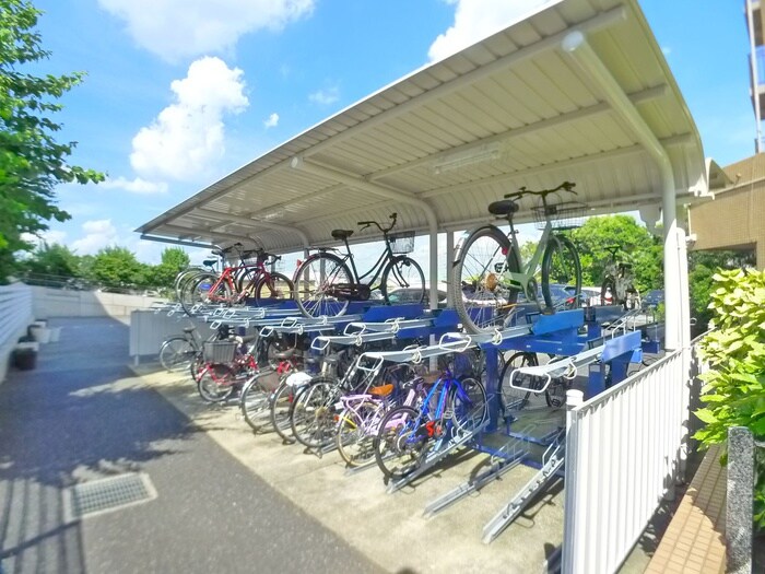 物件外観写真4　(駐輪場)