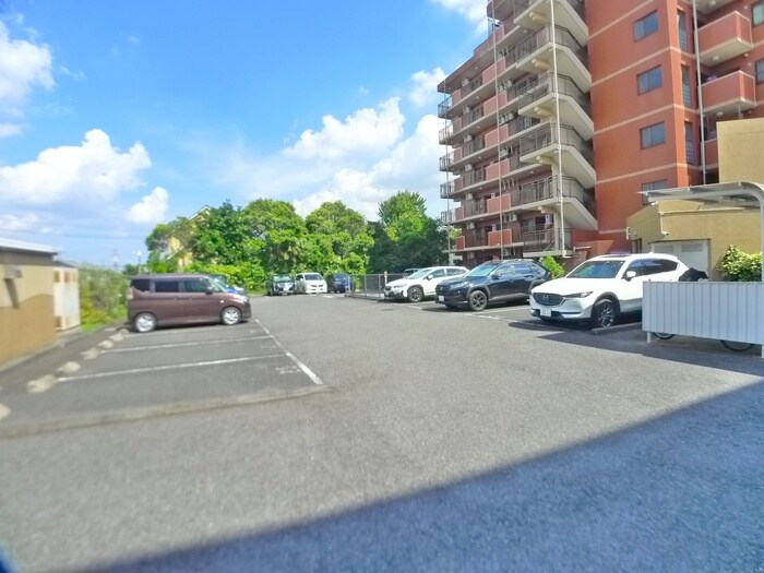 物件外観写真6　(駐車場)