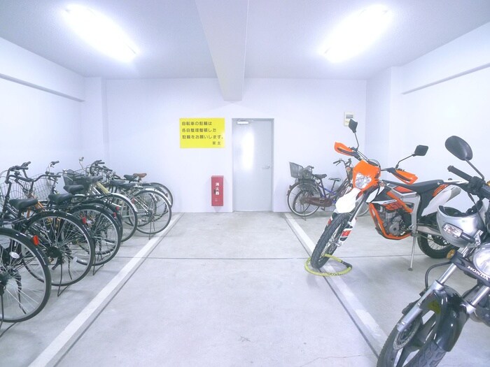 物件外観写真6　(駐輪場)