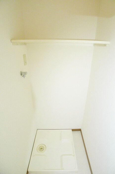 物件内観写真12　(洗濯機置場)