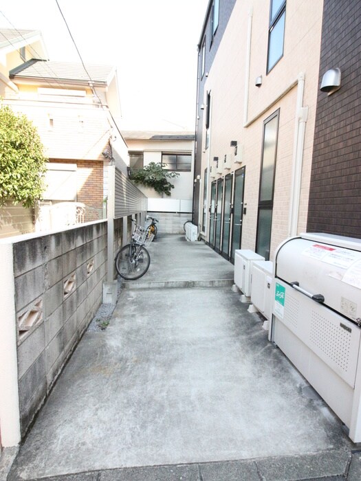 物件外観写真5　(エントランス部分)