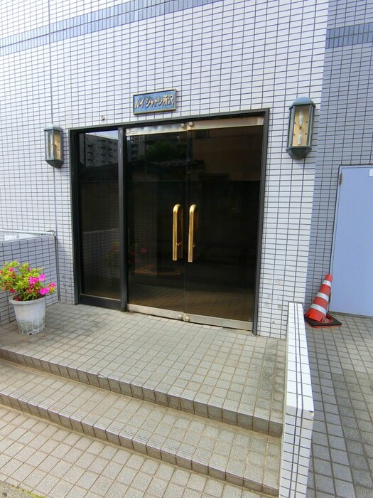 物件外観写真4　(エントランス部分)