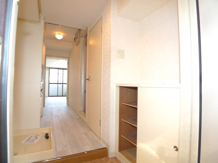 物件内観写真14　(玄関)
