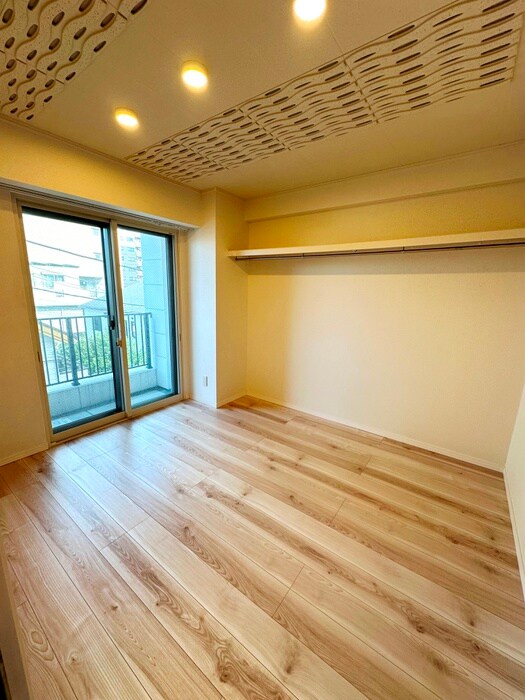 物件内観写真8　(室内からの展望)