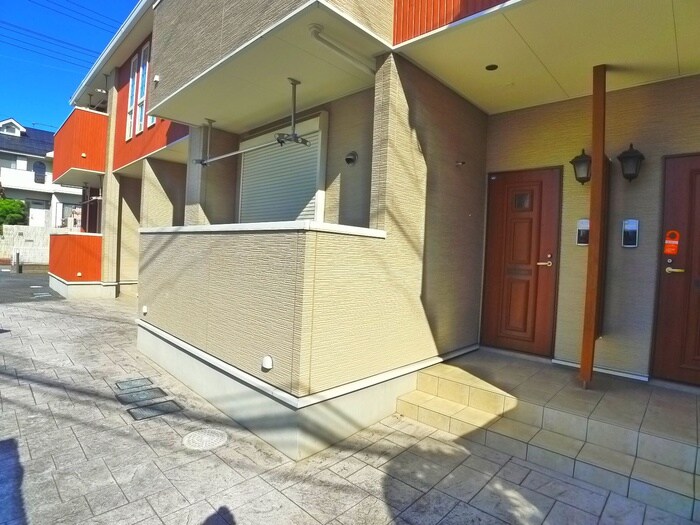 物件外観写真3　(エントランス部分)