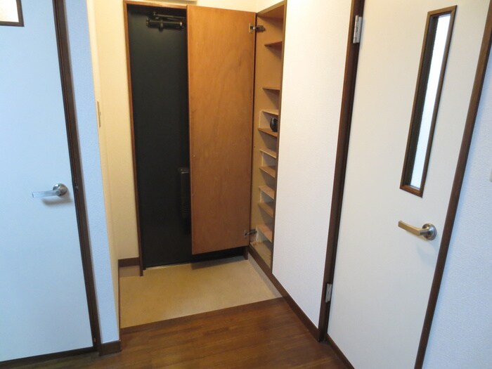 物件内観写真8　(靴箱)