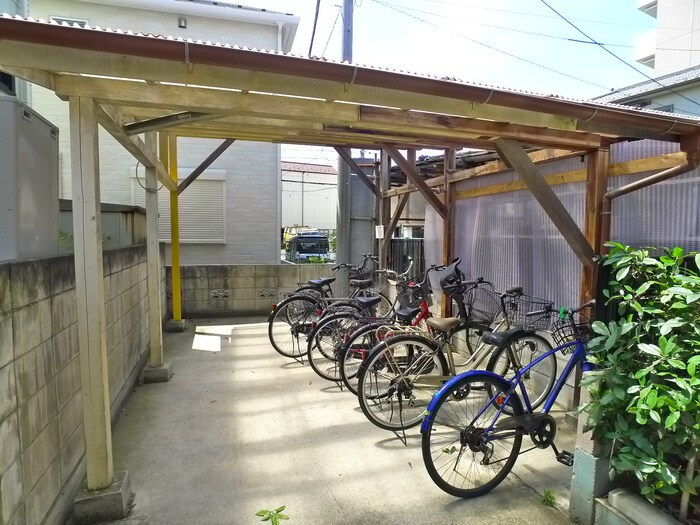 物件外観写真4　(駐輪場)
