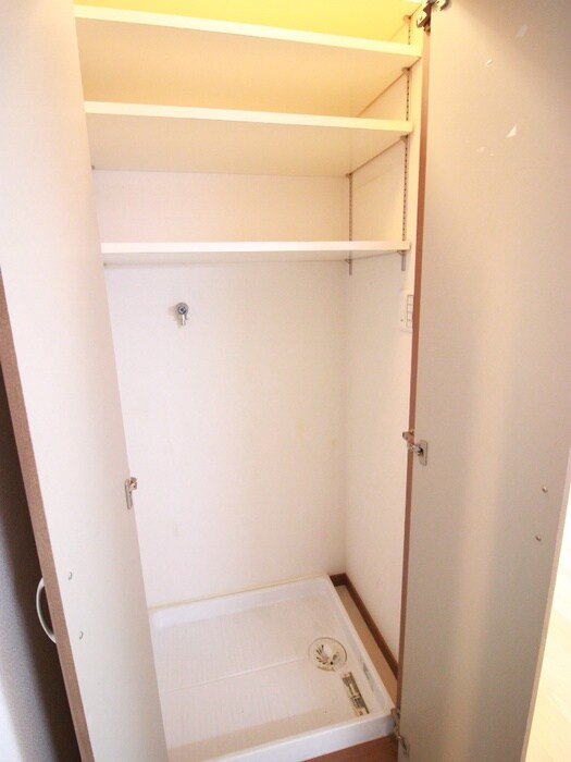 物件内観写真15　(洗濯機置場)