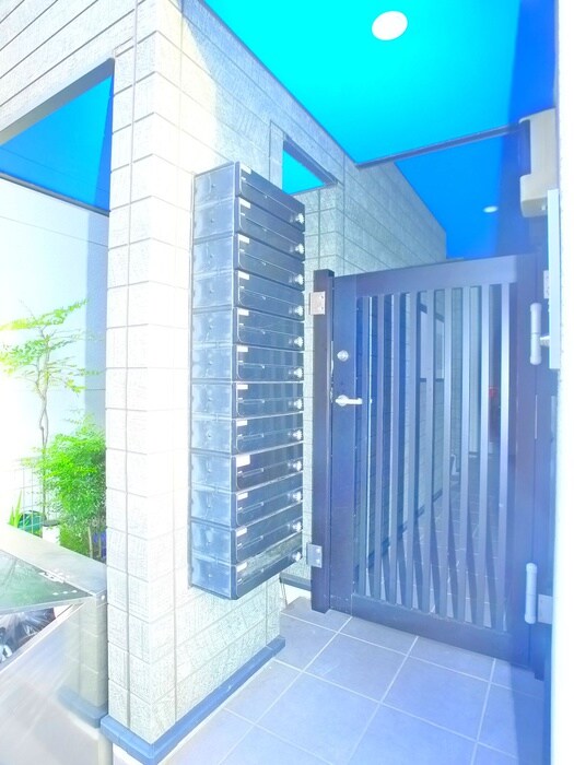 物件外観写真5　(エントランス部分)