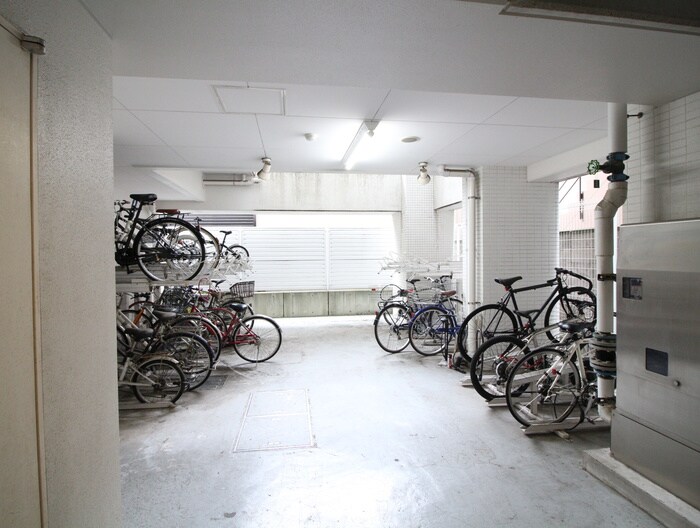物件外観写真5　(駐輪場)